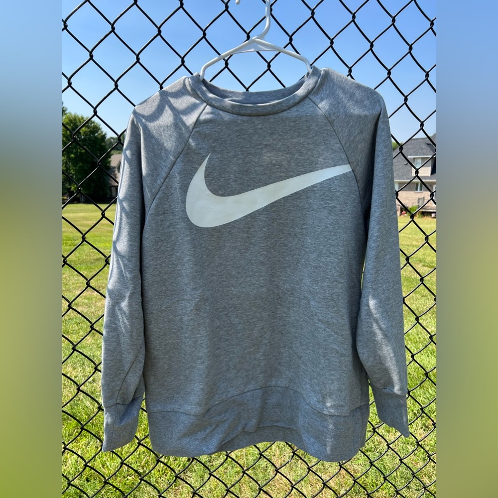 Nike grey sweatshirt in size medium.
